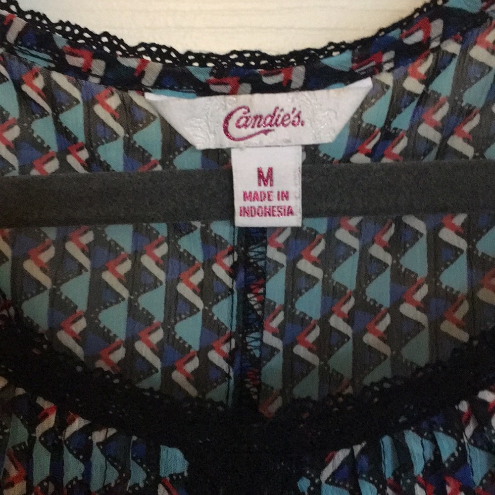 Beautiful Pattern Blouse/Crop Top - Picture 2 of 3